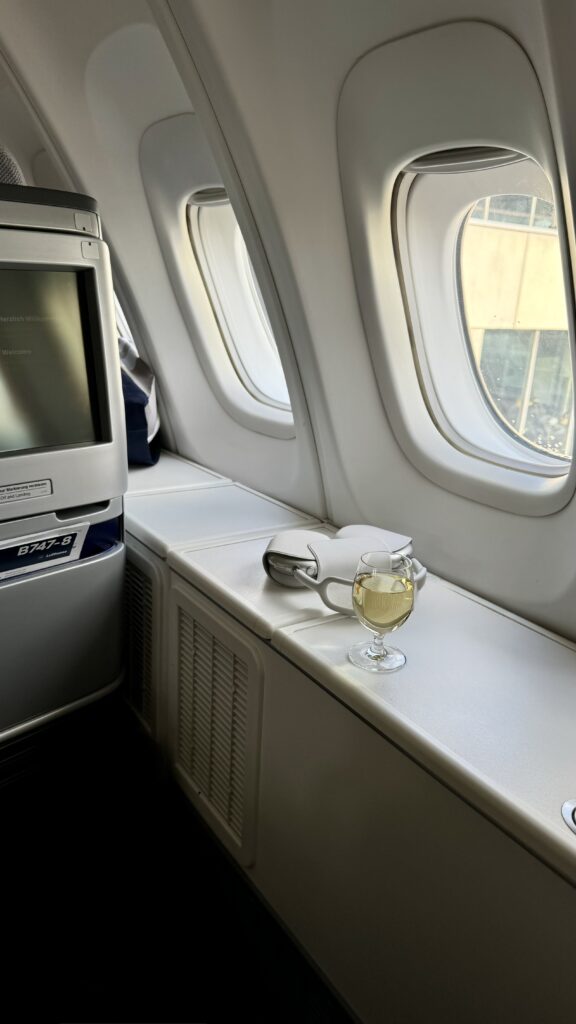 lufthansa 747 upper deck business class seat