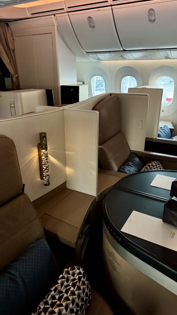 Etihad Business Class review cabin on the Etihad Boeing 787-9 Dreamliner